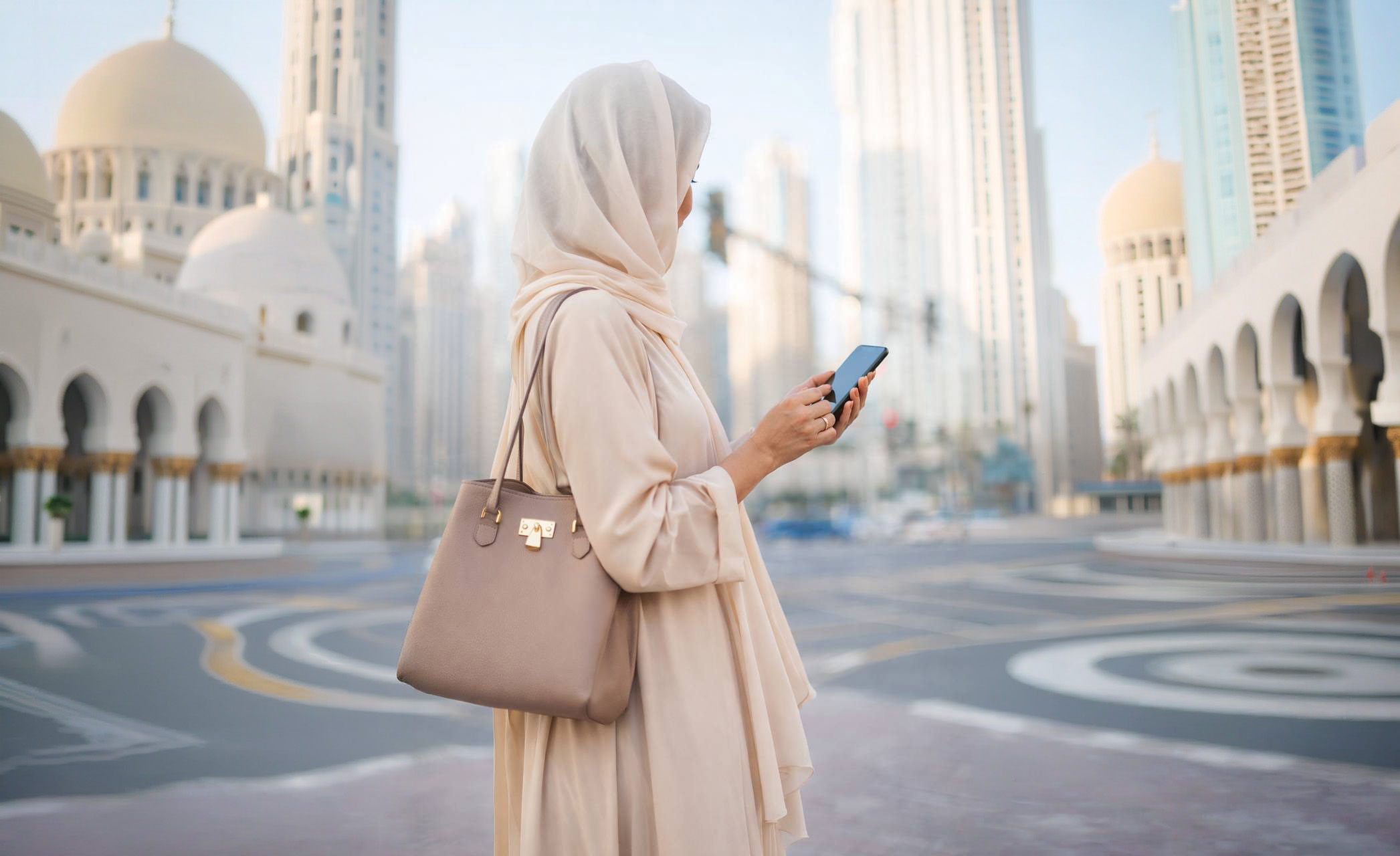best sim cards and mobile plans in Dubai for expats using smartphones